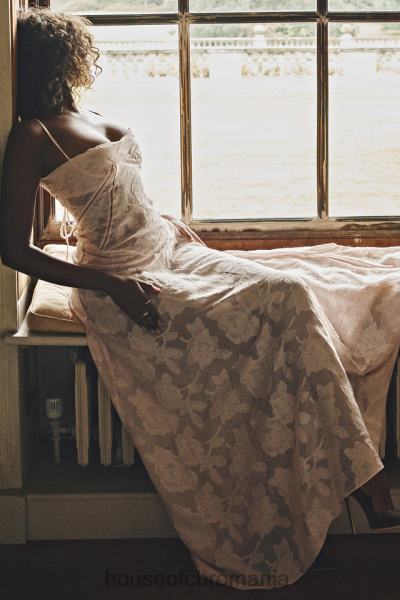 îmbrăcăminte House of CB rochie maxi seren roz moale din dantelă florală la spate X4F68366