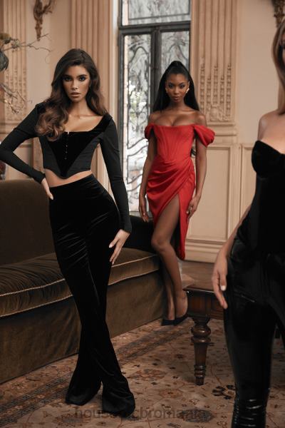 îmbrăcăminte House of CB rochie roșie din satin loretta cu umeri X4F68630
